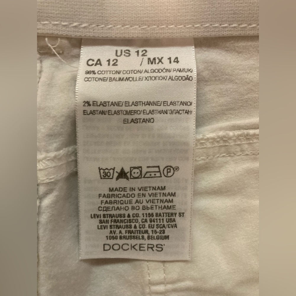 Dockers “khaki goodness inside” White Capri’s - Picture 10 of 11